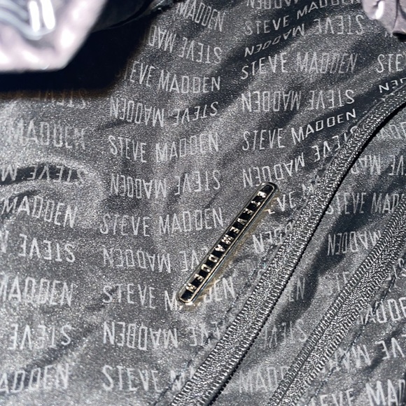 Steve Madden Black Nylon White Logo Cinch & Flap Top Back Pack w/ 4 Zip Pockets - Picture 10 of 13